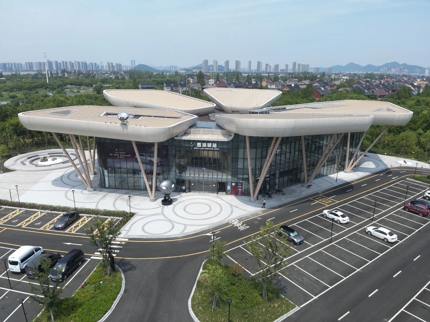 NWS Holdings&rsquo;s Zhiyi West Lake Service Area on Hangzhou Ring RoadBecomes the First Service Area in the Mainland to Receive LEED Platinum Certification